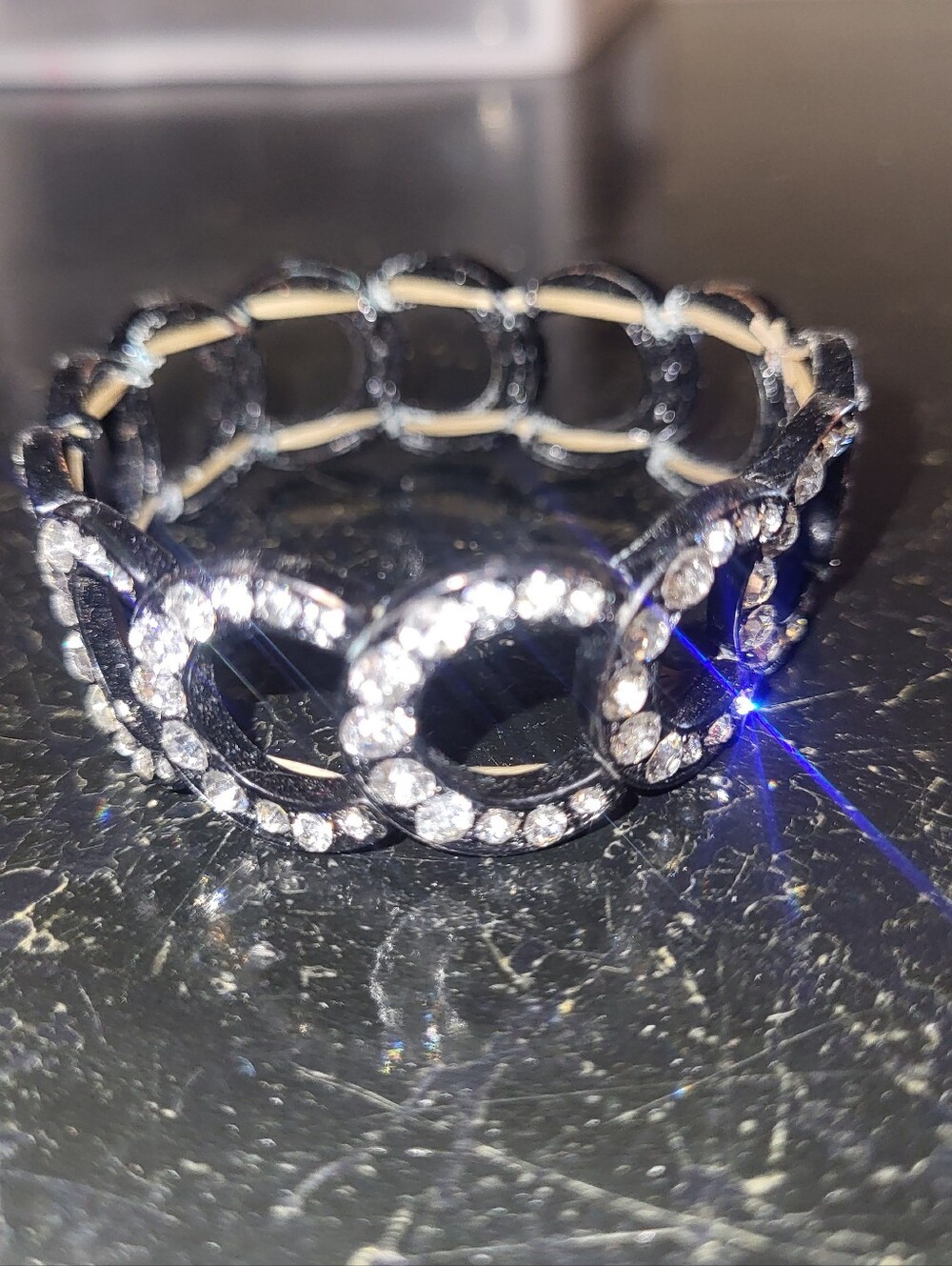 Sparkling Black Plastic Rhinestone Open Circle Link Elastic Stretch Bracelet